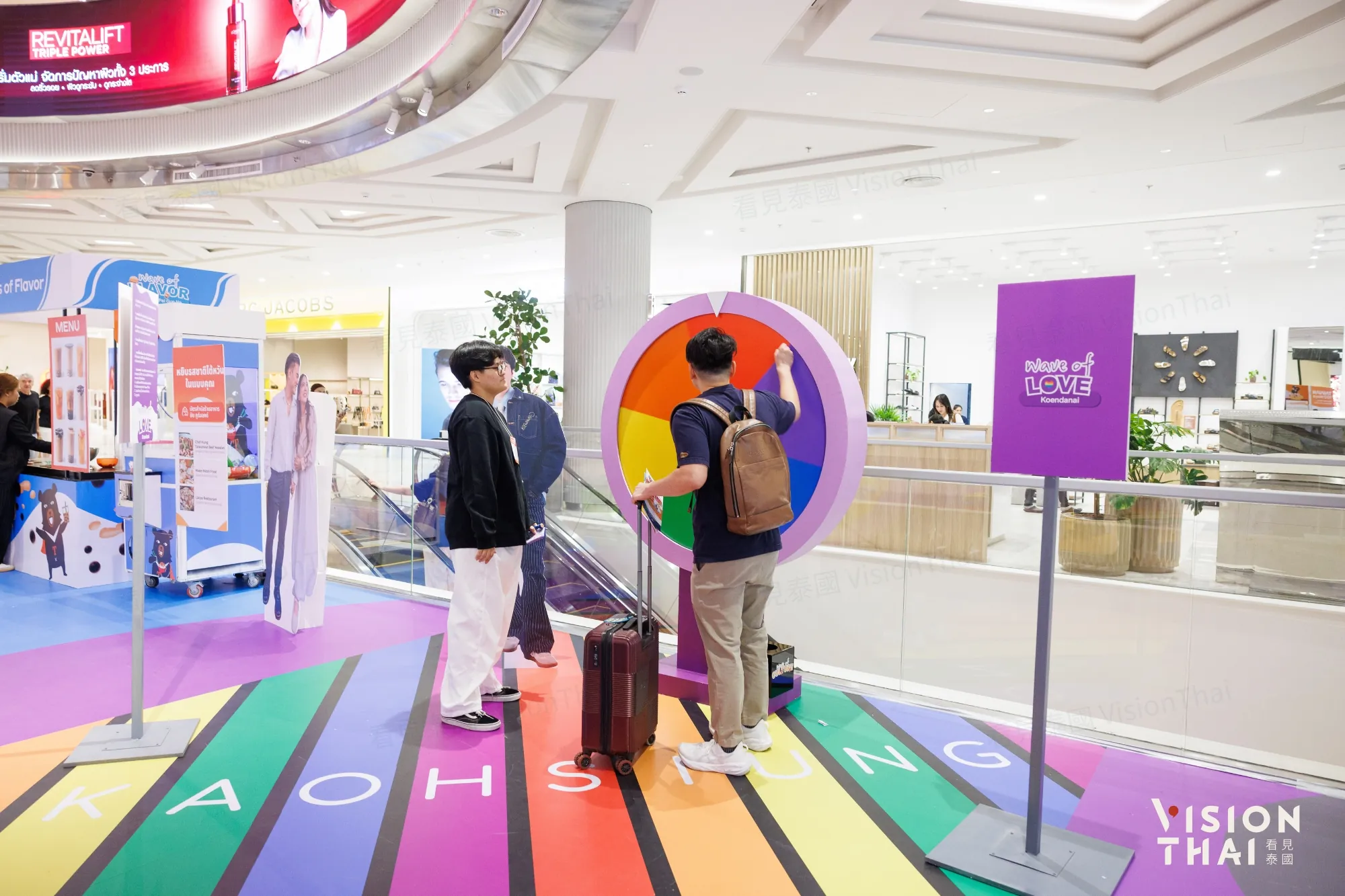 Waves of Love浪漫瞬間站點,則是LGBTQ+ 主題互動問答。