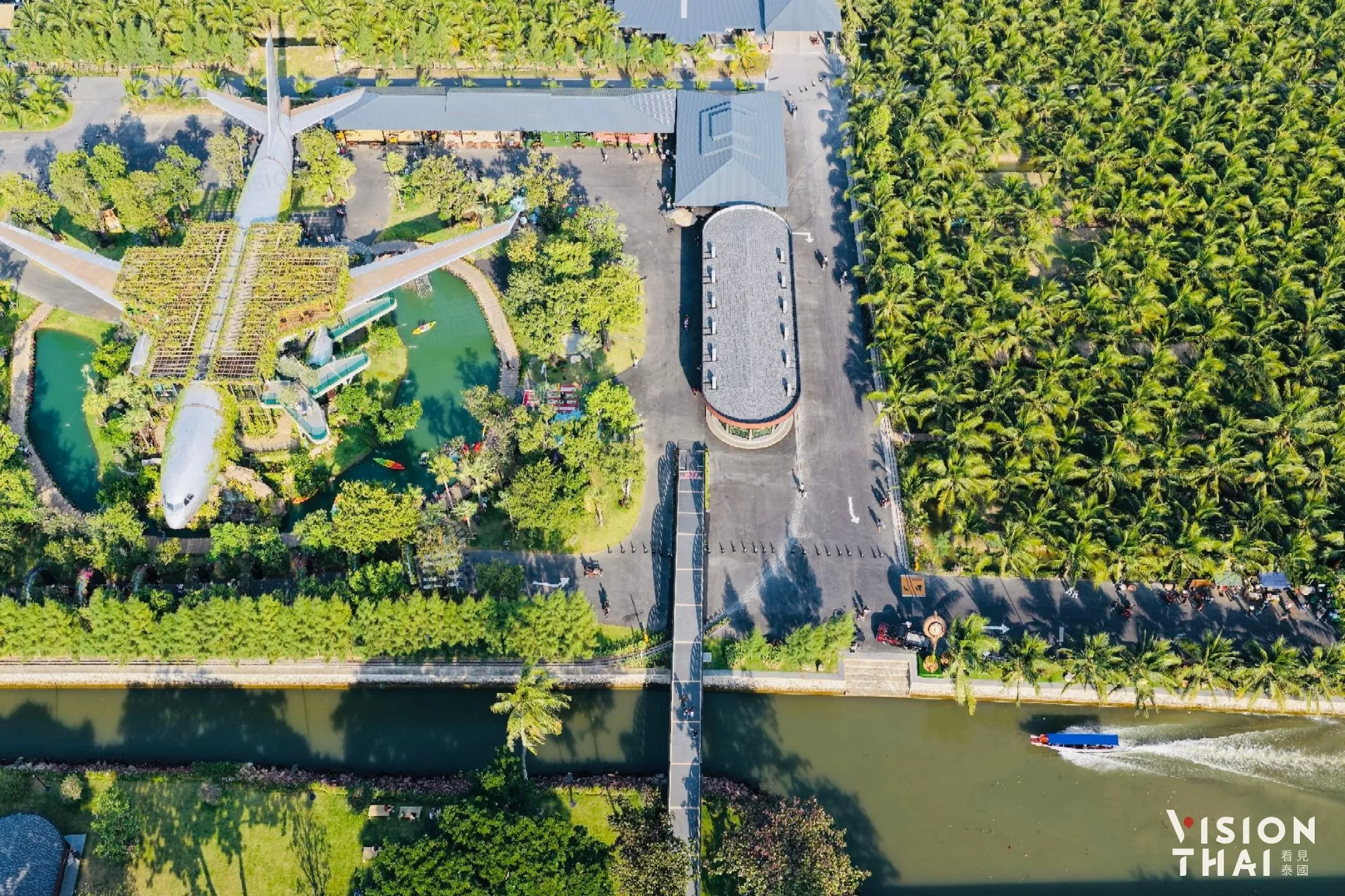 曼谷Damnoen Sky飛機咖啡，結合森林景觀與遊樂園設計。（來源：官方）