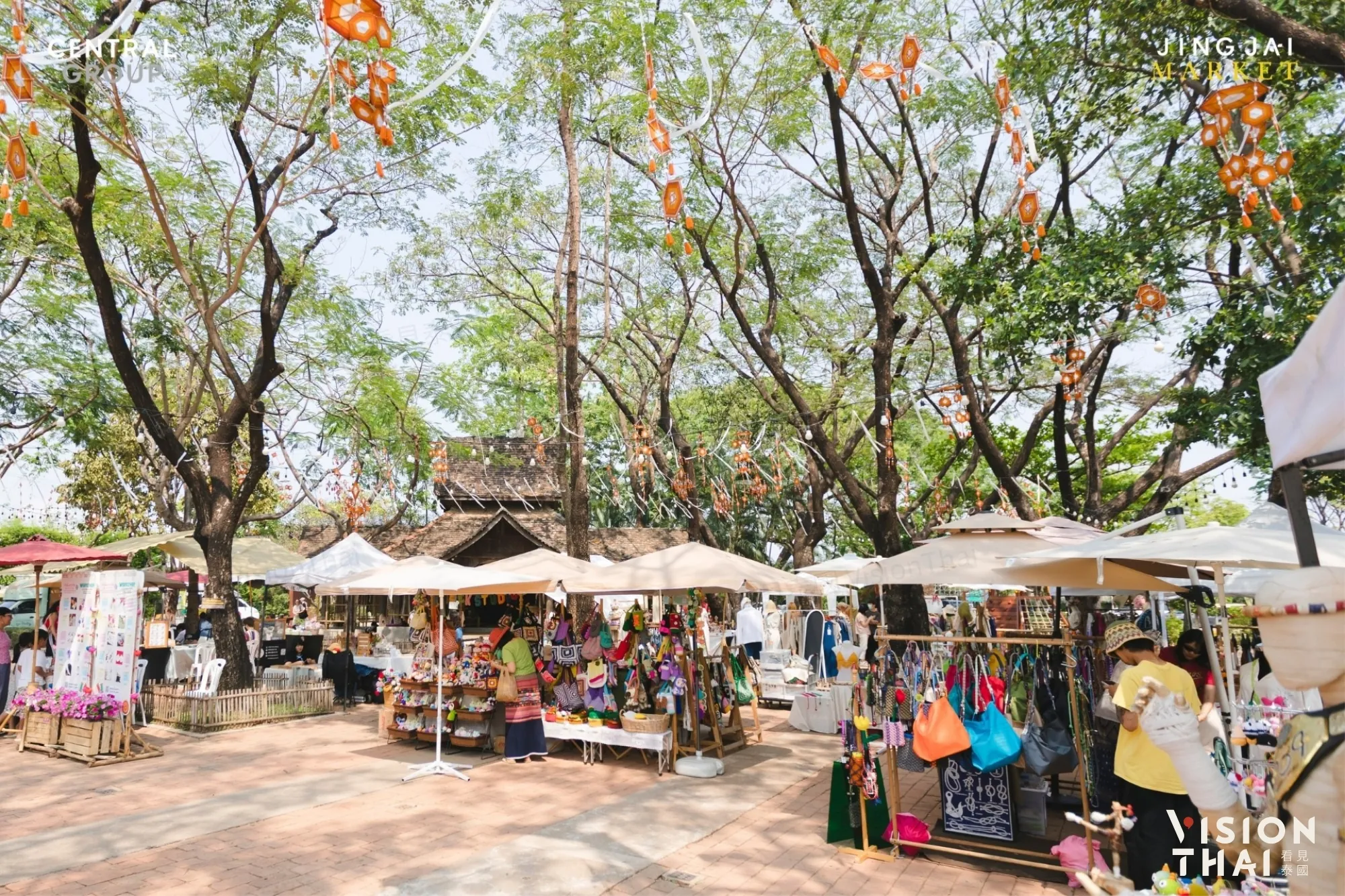 Jing Jai市集文創區，匯集了大量由泰國設計師親手縫製的棉麻服飾、編織包與手工飾品。（來源：官方社群）