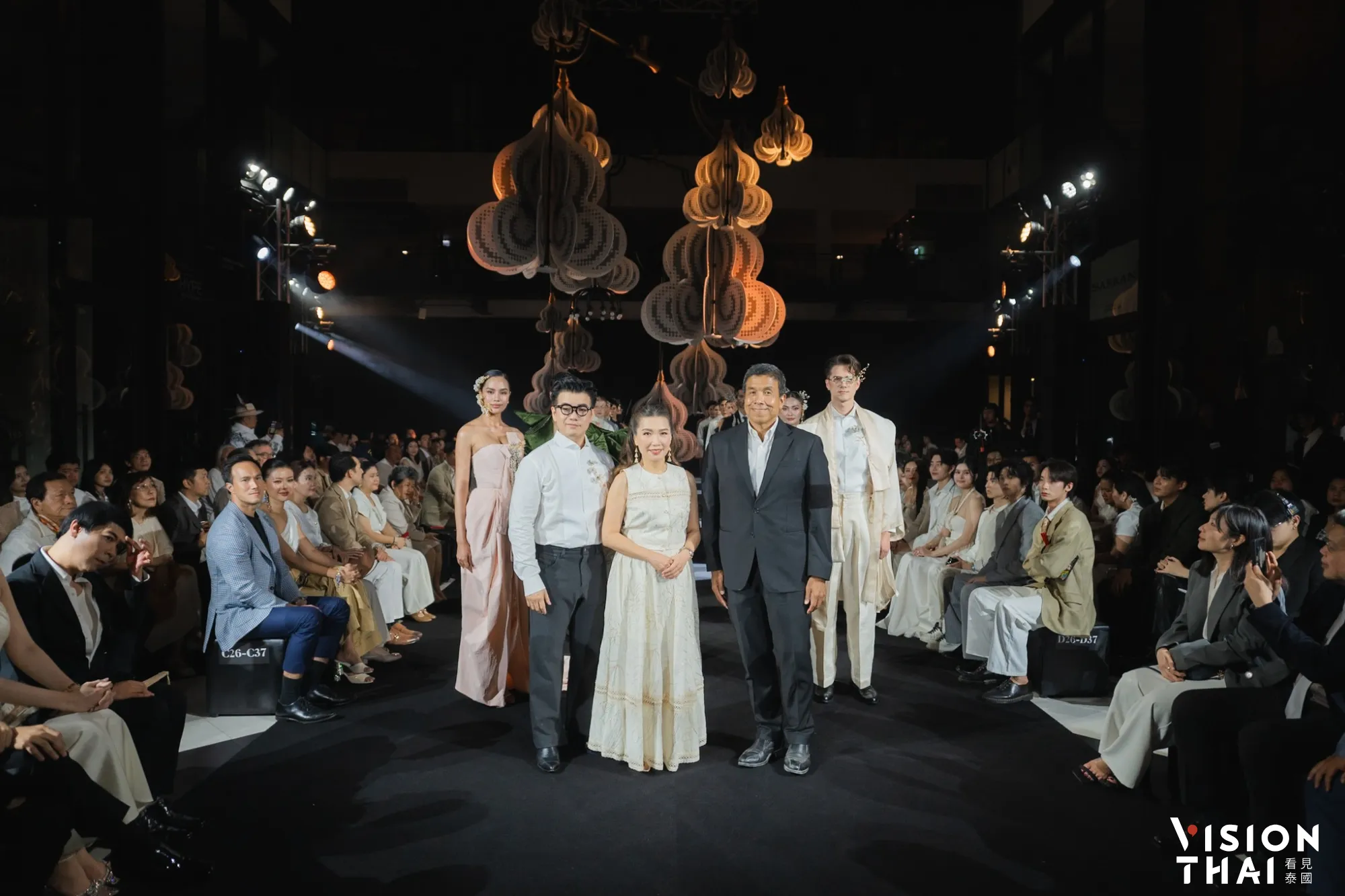 泰式迎賓花為靈感 曼谷河城換燈飾！由Lisa《LALISA》珠寶品牌SARRAN操刀