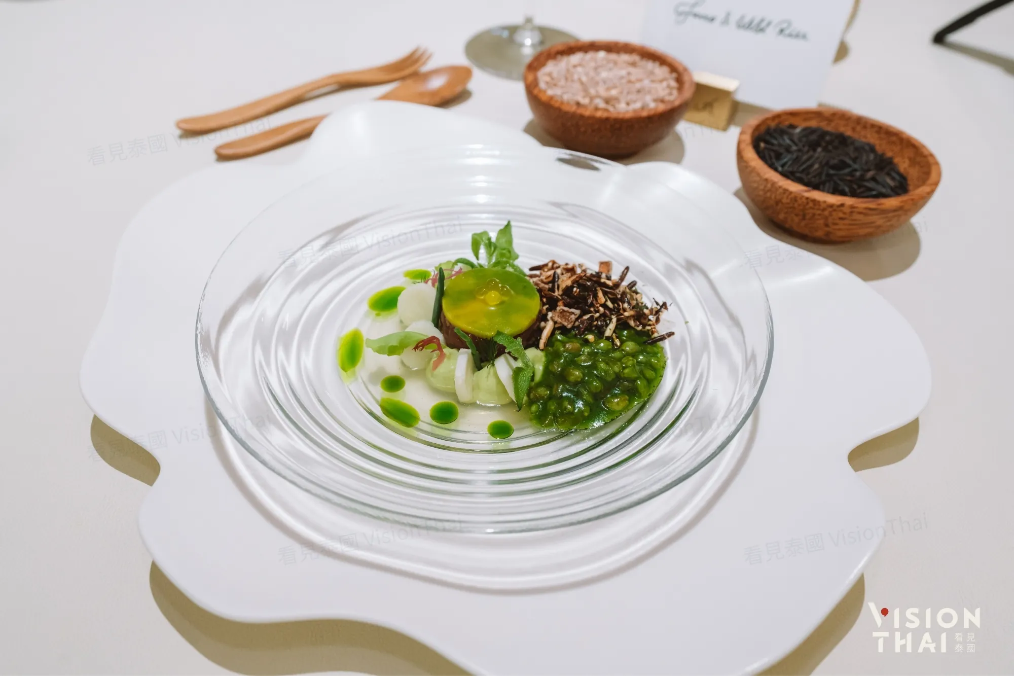 米其林二星餐廳 「A」菜單設計以食材色彩呼應節氣更迭