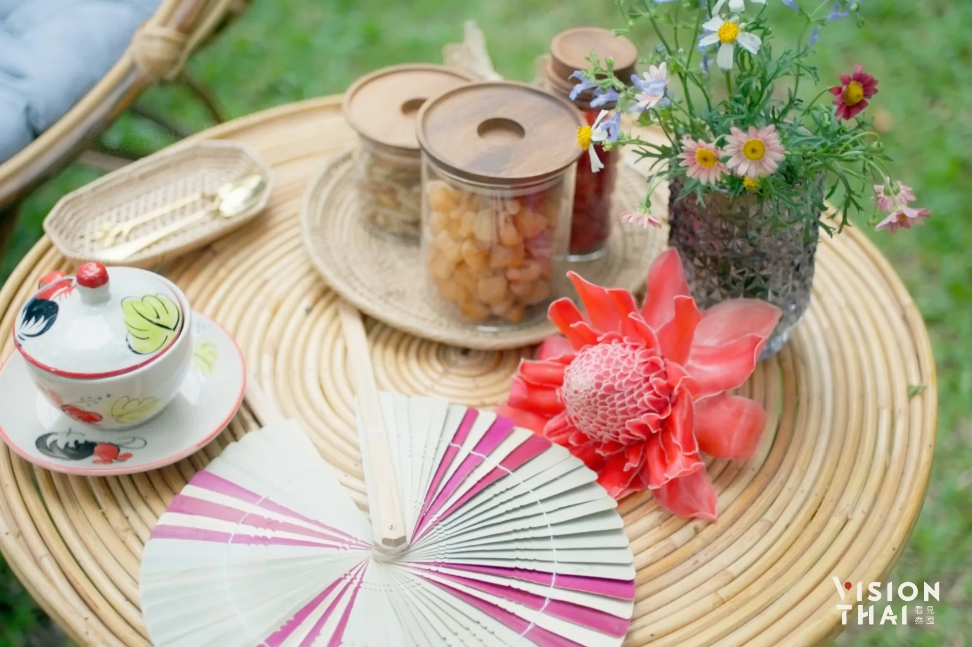 泰國餐桌上百年象徵南邦府的「公雞碗」也出現在觀光廣告中（來源：TAT）