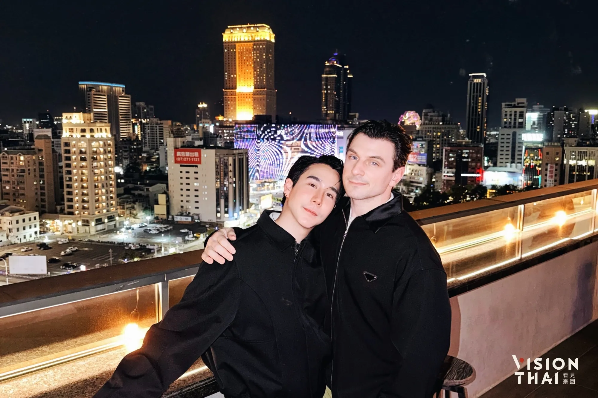 LGBTQ+ 雙認證、台灣最美頂樓酒吧，泰國明星 Koendanai 開箱高雄中央公園英迪格酒店