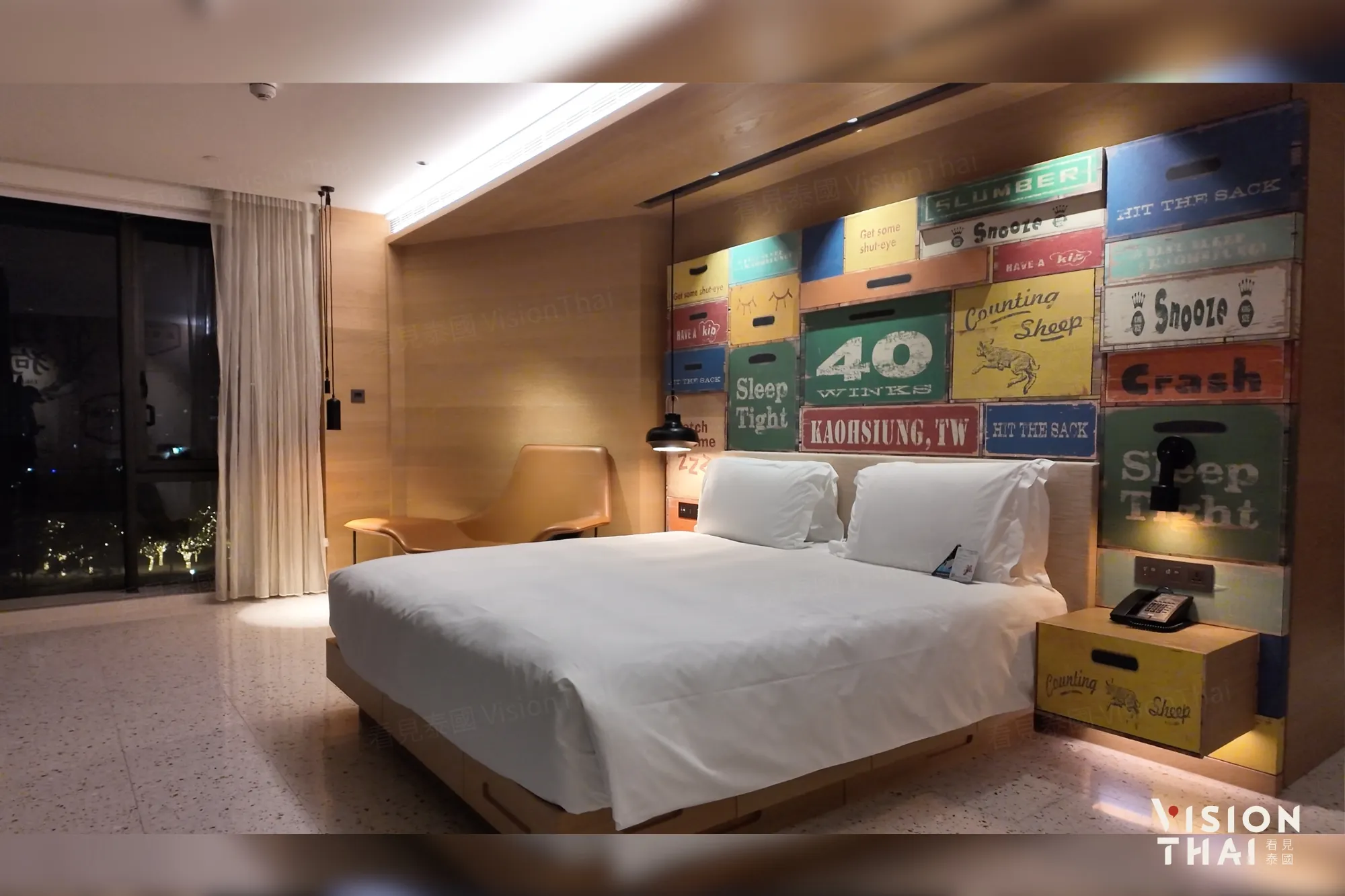 Koendanai 入住高雄中央公園英迪格酒店的豪華精品房，公園綠意盡收眼底。