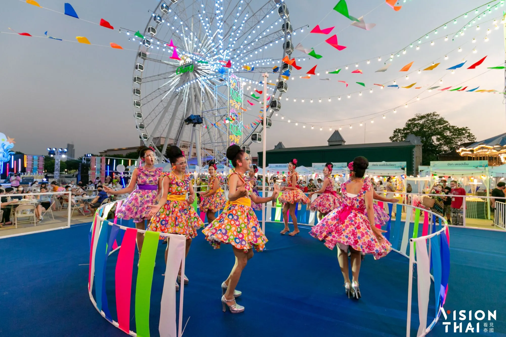 不只能寺廟祈福,往年活動現場也將有不同的表演可以欣賞。(來源:วัดอรุณราชวราราม I Wat Arun )
