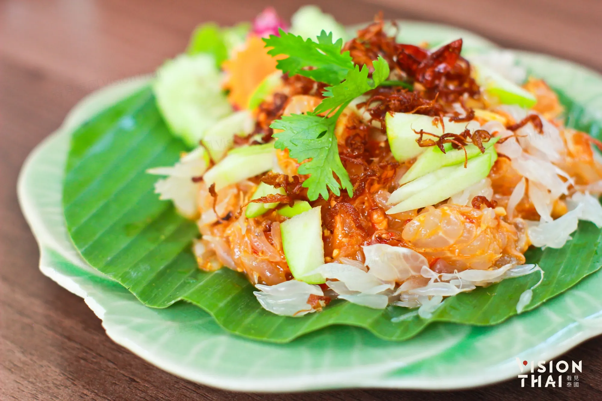 酸甜鹹辣四味平衡的柚子沙拉，也是傳統泰國消暑美食之一。（來源：看見泰國 VisionThai）