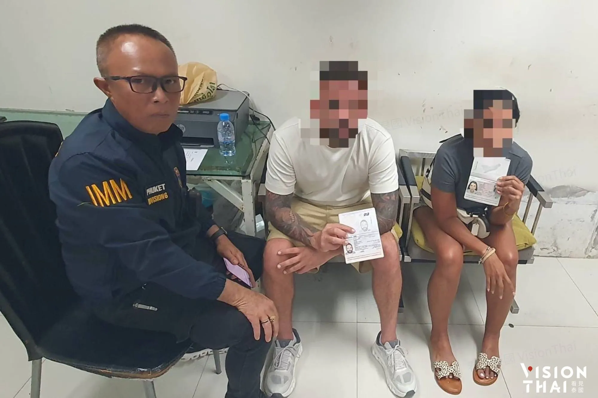 兩名外國遊客被逮捕並驅逐出境，終身禁止入境泰國（來源：ปชส. จังหวัดภูเก็ต）