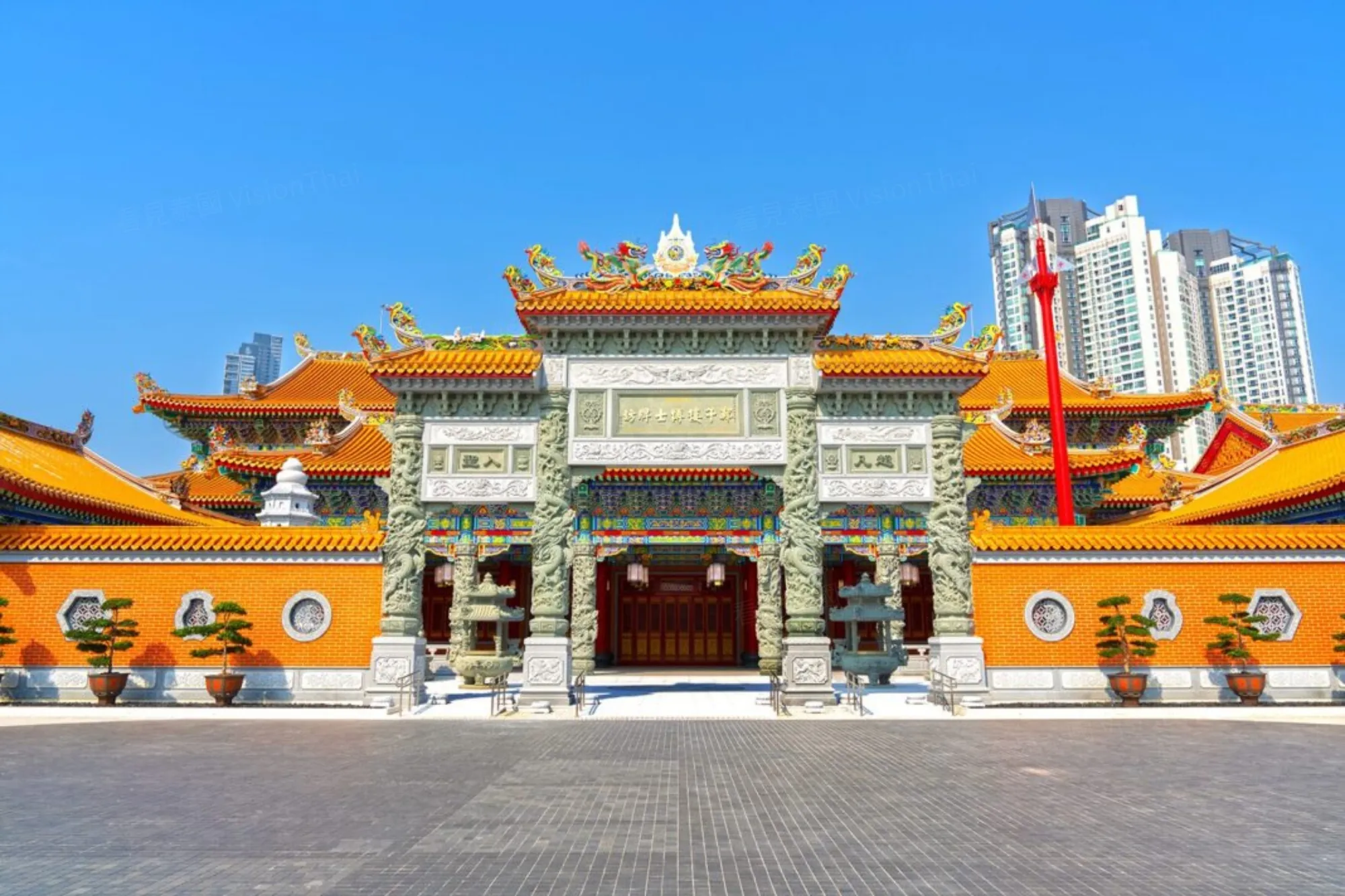 曼谷新地标!报德善堂白玉大峰祖师庙开放 泰王御赐庙名、全泰最大白玉神像镇守(来源:Khaosod)