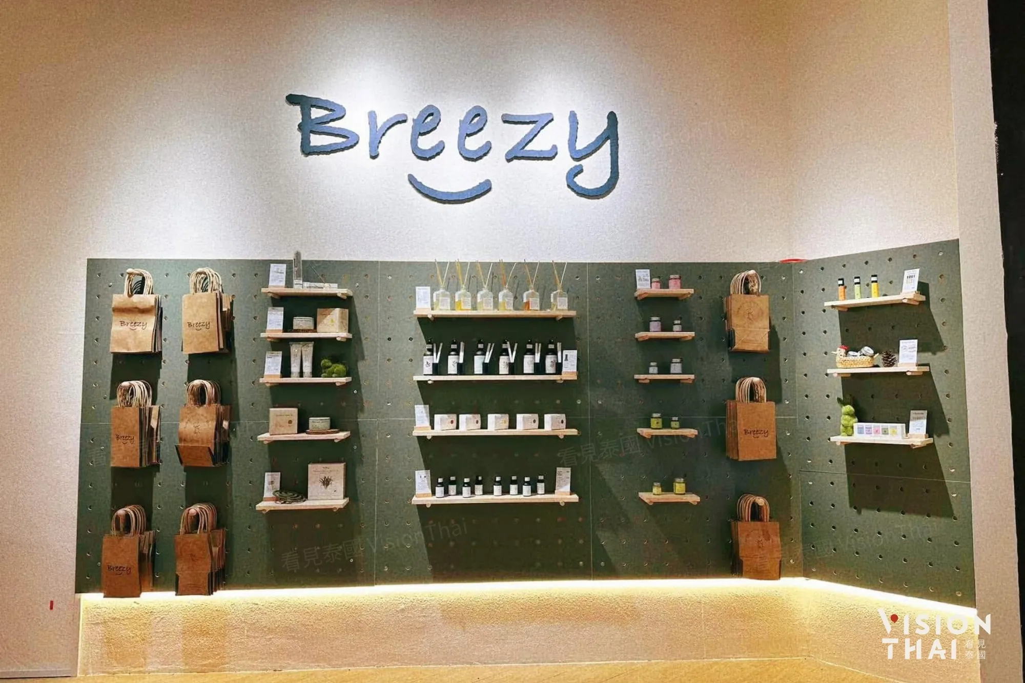 亲民价格、文青包装的泰国香氛Breezy主打「纯天然草本配方」(来源:官方社群)