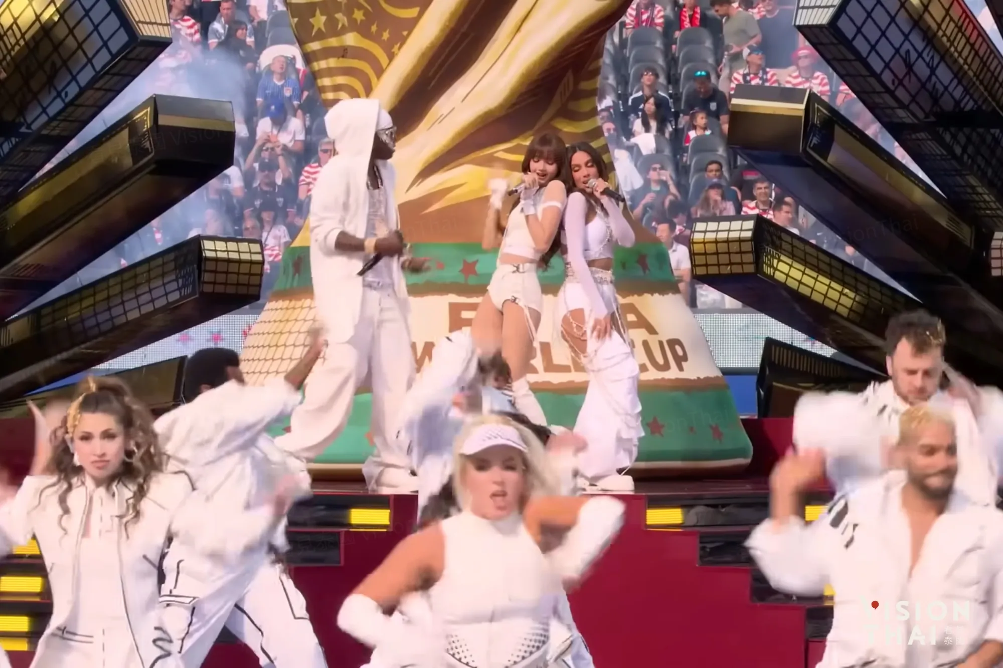 Lisa與巴西天后Anitta、奈及利亞饒舌歌手Rema獻唱〈Goals〉（來源：FIFA YouTube）