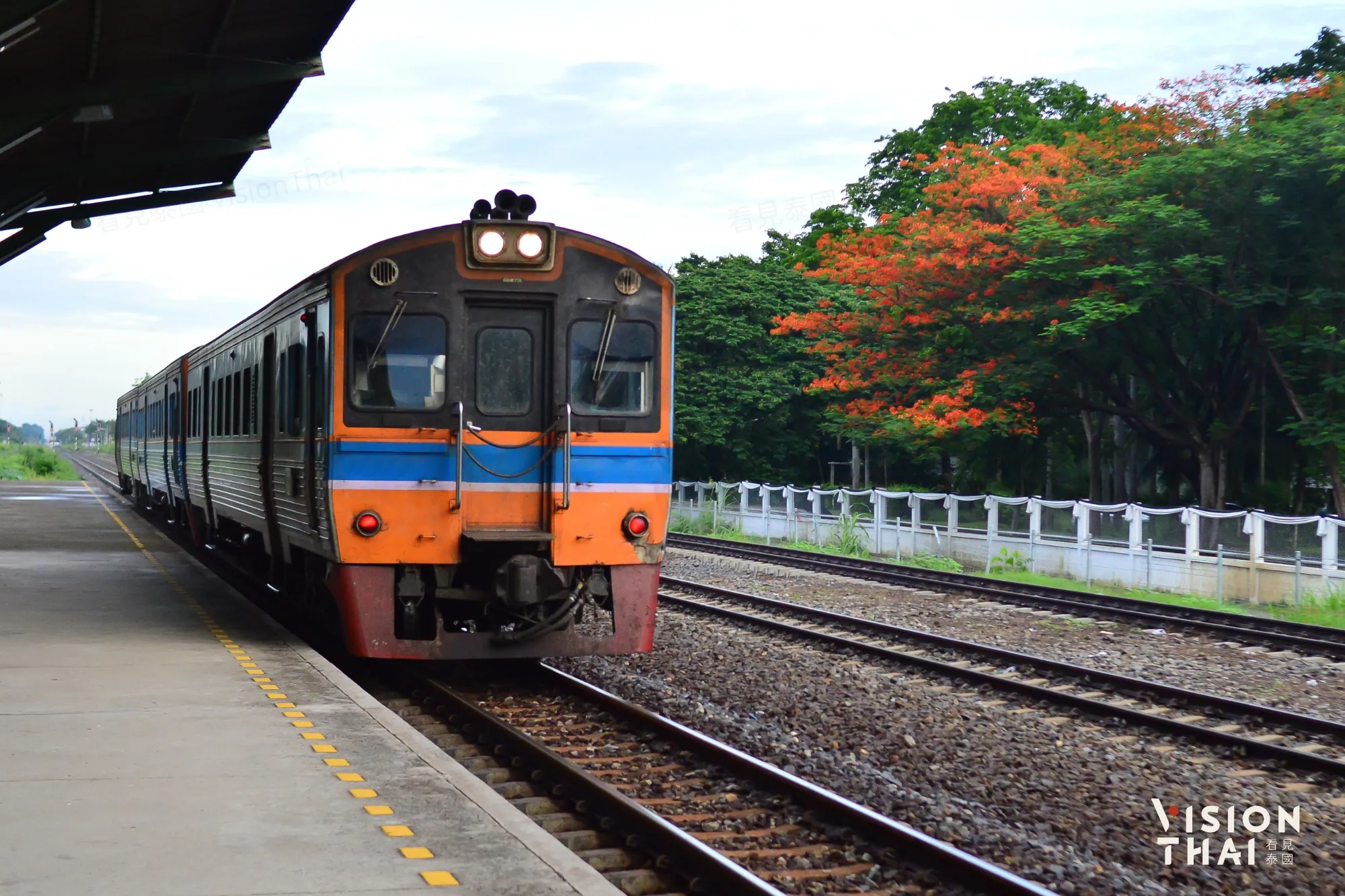 5泰銖爆紅！清邁小火車之旅席捲小紅書 中國大陸旅客搶搭懷舊鐵道