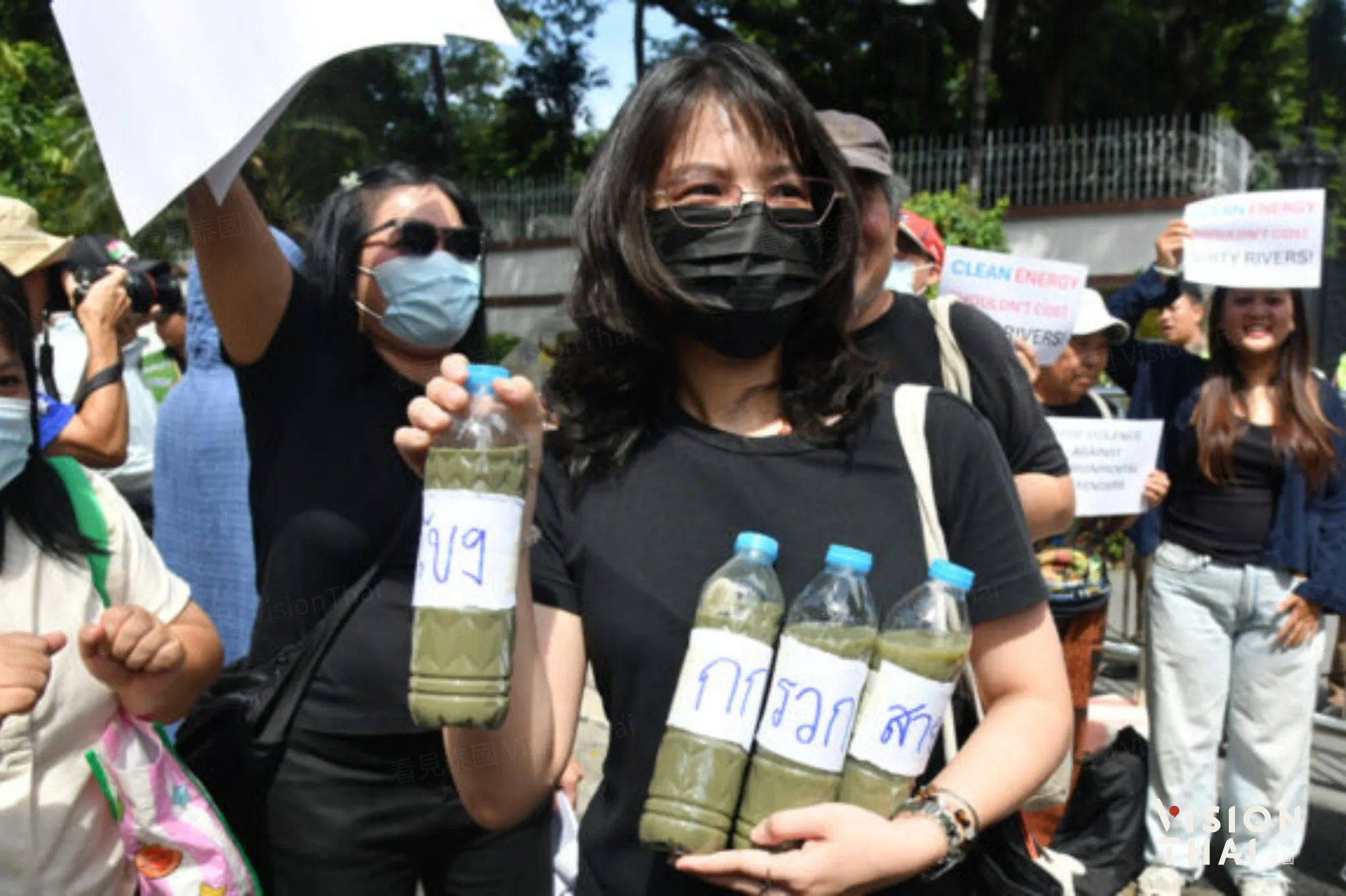 泰民眾包圍中國使館！居民體內驗出砷 湄公河支流驗出重金屬（來源：khaosod）