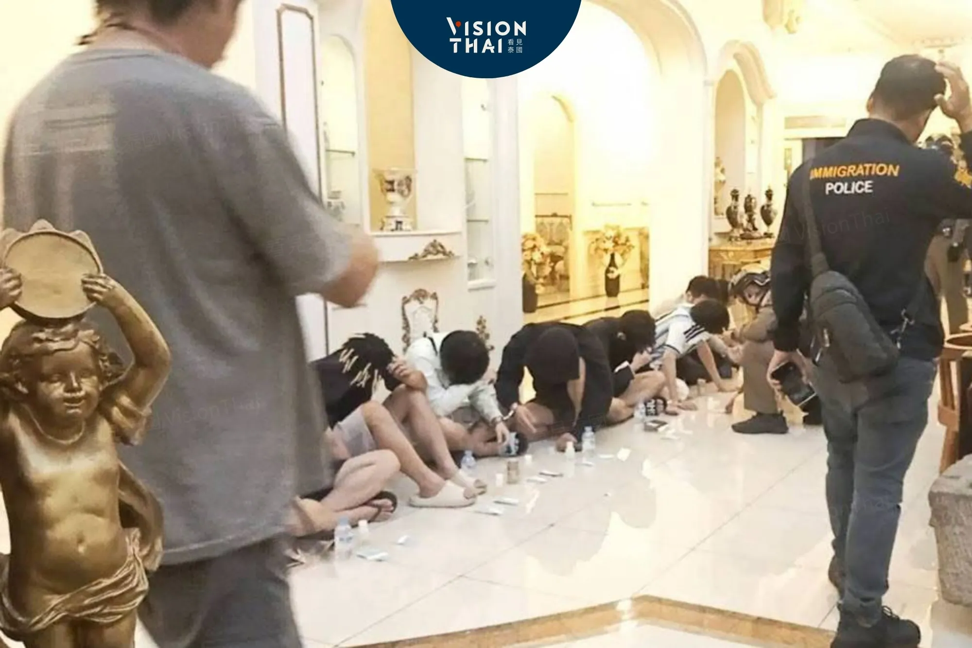 扮日警詐騙！曼谷豪宅做據點 中國大陸主謀在逃 台籍嫌犯等15人落網（來源：泰國移民局）
