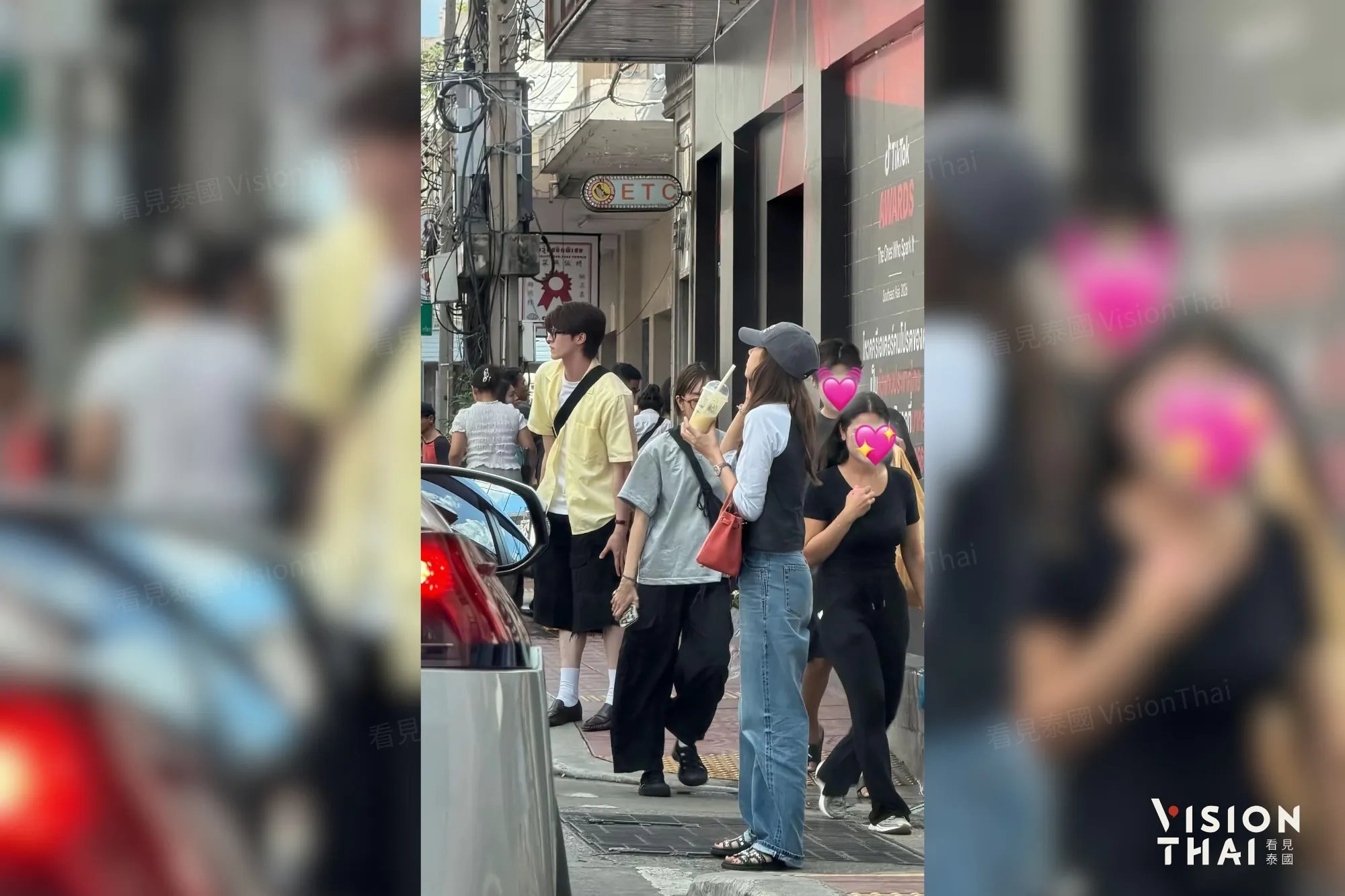 Lisa與泰國男星Blue現身曼谷嵩越路！同框畫面散步引熱議（來源：X＠TarxJ）
